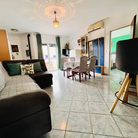 Apartment Mira Pula